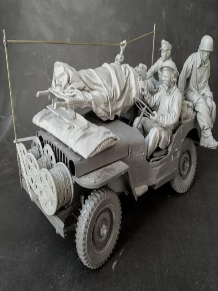 Model Kit Italeri - Unassambled 1/16 Ambulance Crews in Italy