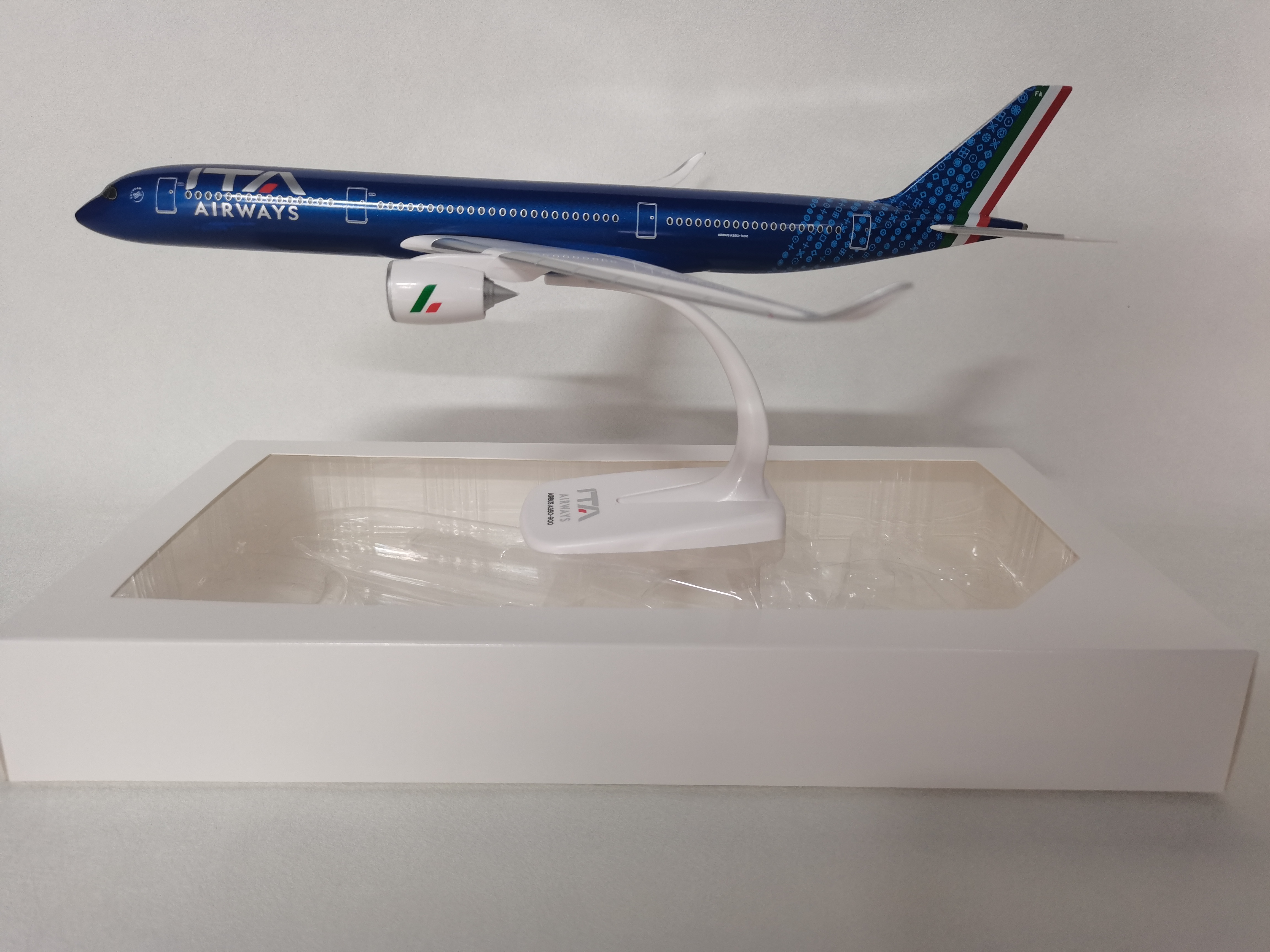 1/200 Scale Toy Airplane A350- - Model Kit Italeri review and price