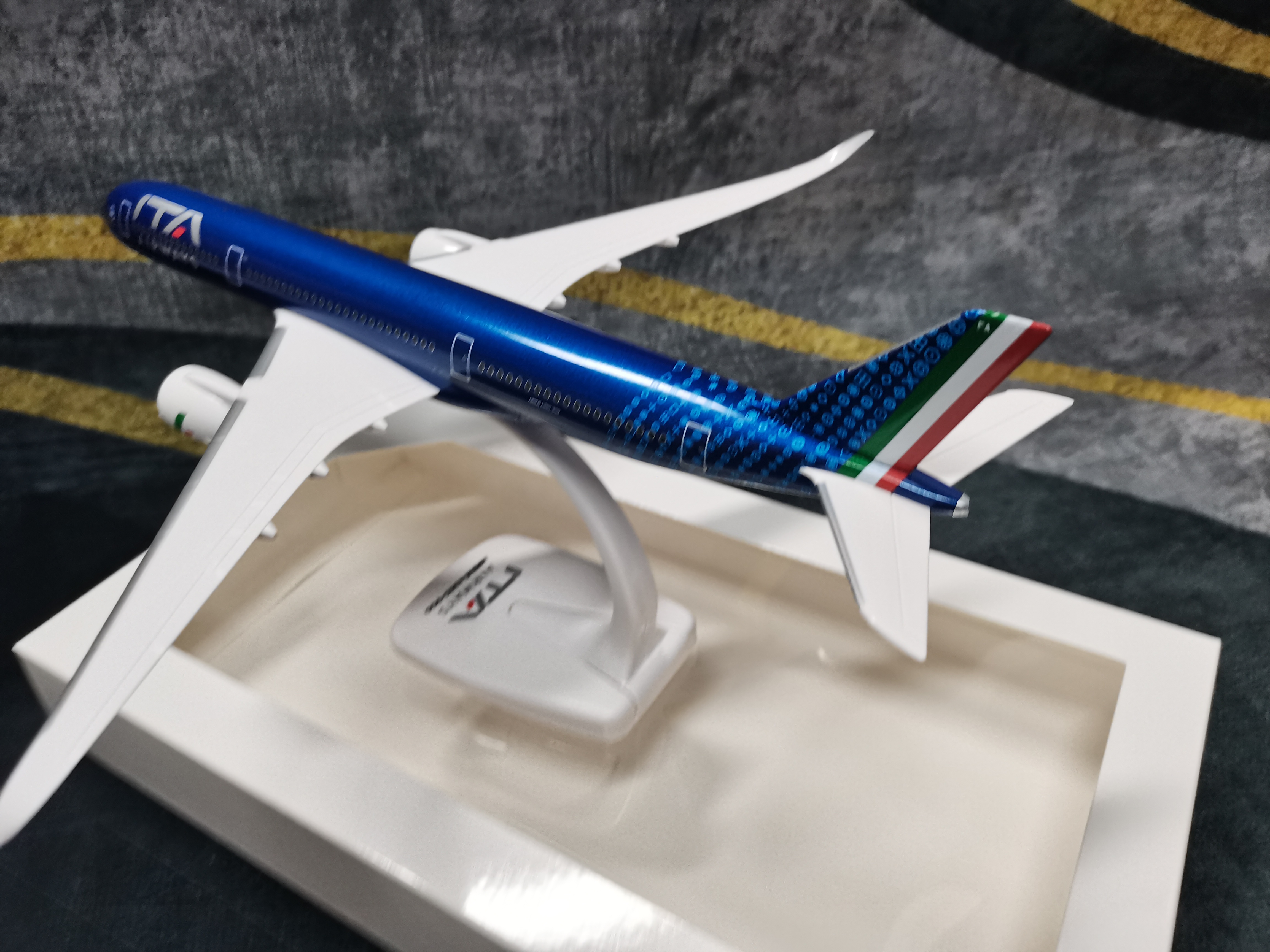 1/200 Scale Toy Airplane A350- - Model Kit Italeri review and price