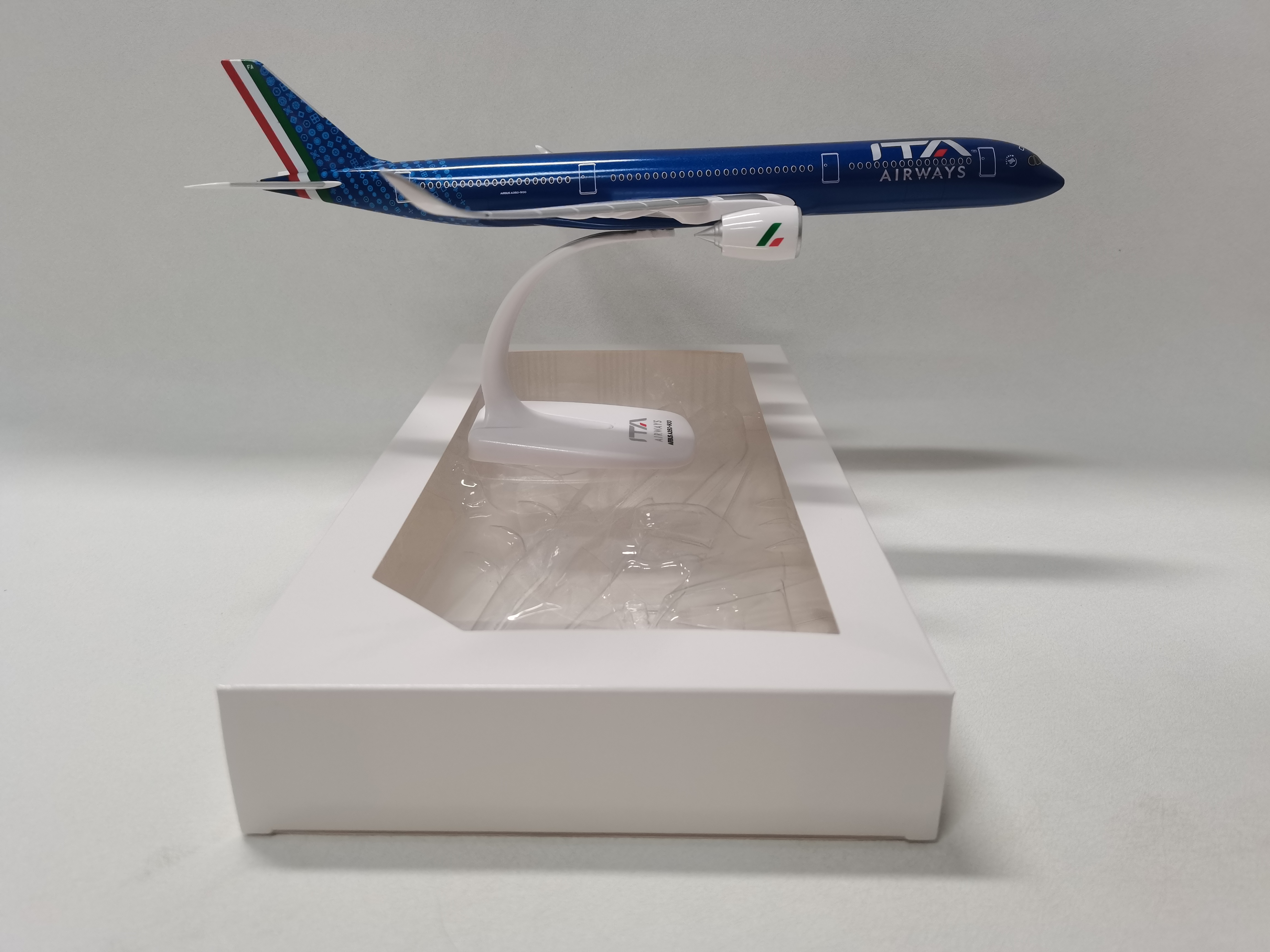 1/200 Scale Toy Airplane A350- - Model Kit Italeri review and price