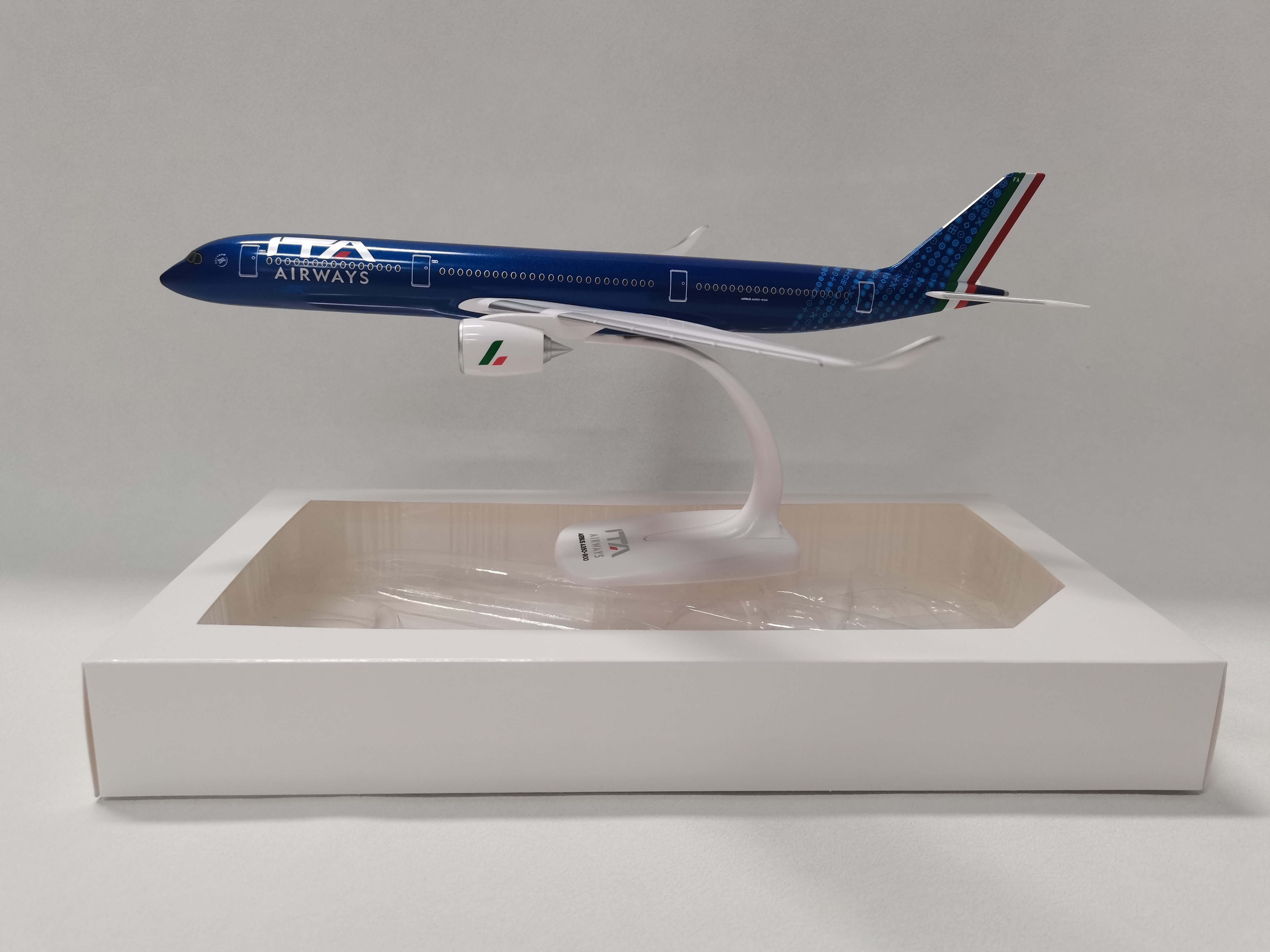 A350-900 Italy ITA Airways Pla - Model Kit Italeri review and price